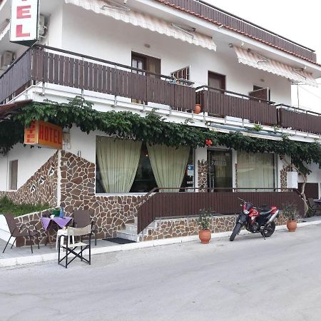 Hotel Paralia Неа Карвали Екстериор снимка