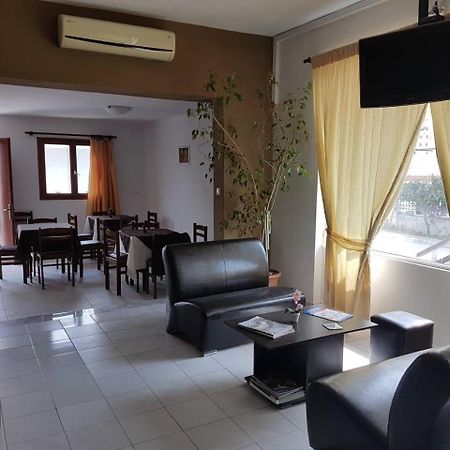 Hotel Paralia Неа Карвали Екстериор снимка