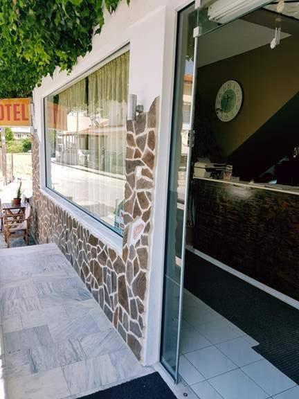 Hotel Paralia Неа Карвали Екстериор снимка
