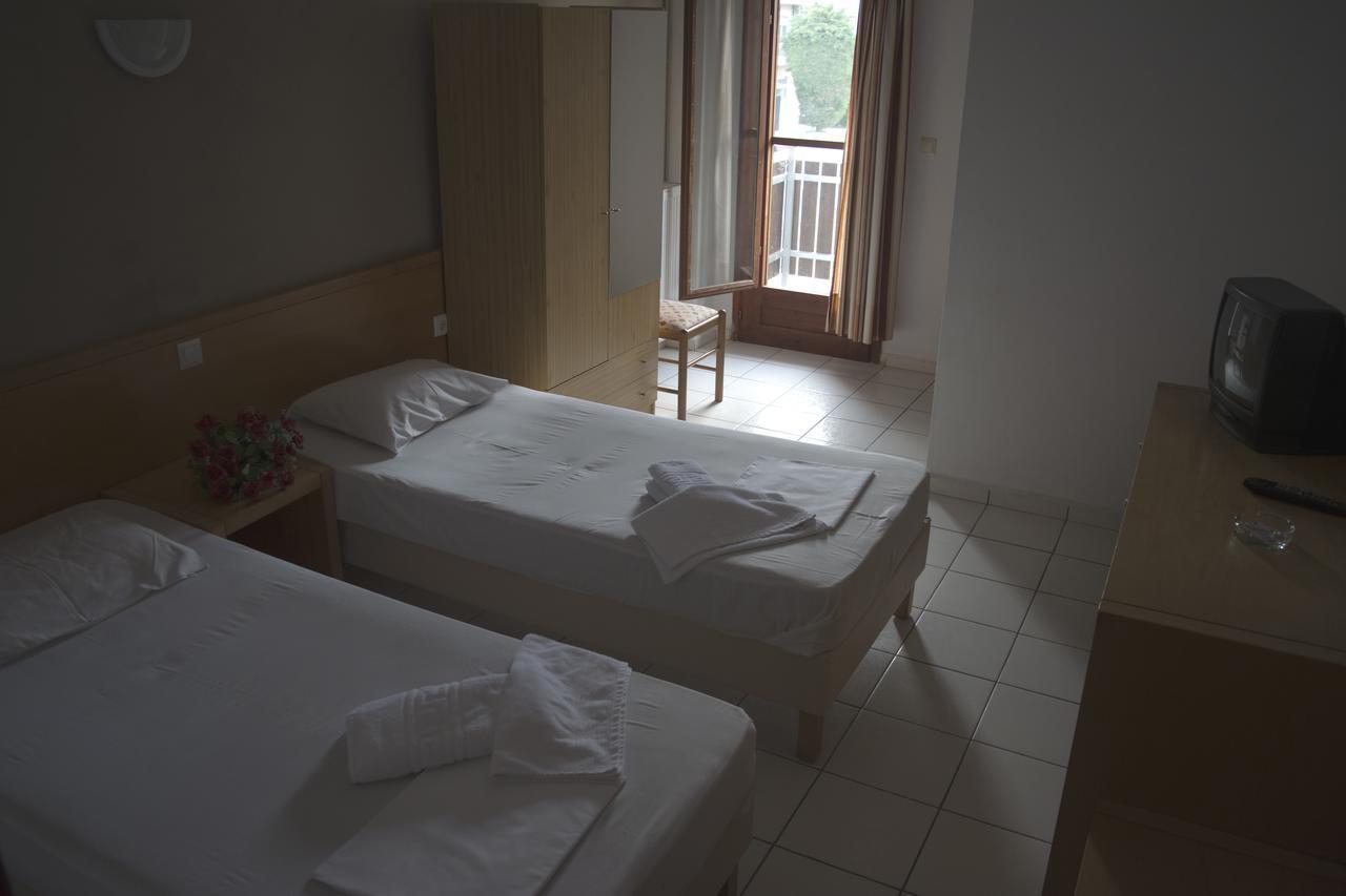 Hotel Paralia Неа Карвали Екстериор снимка