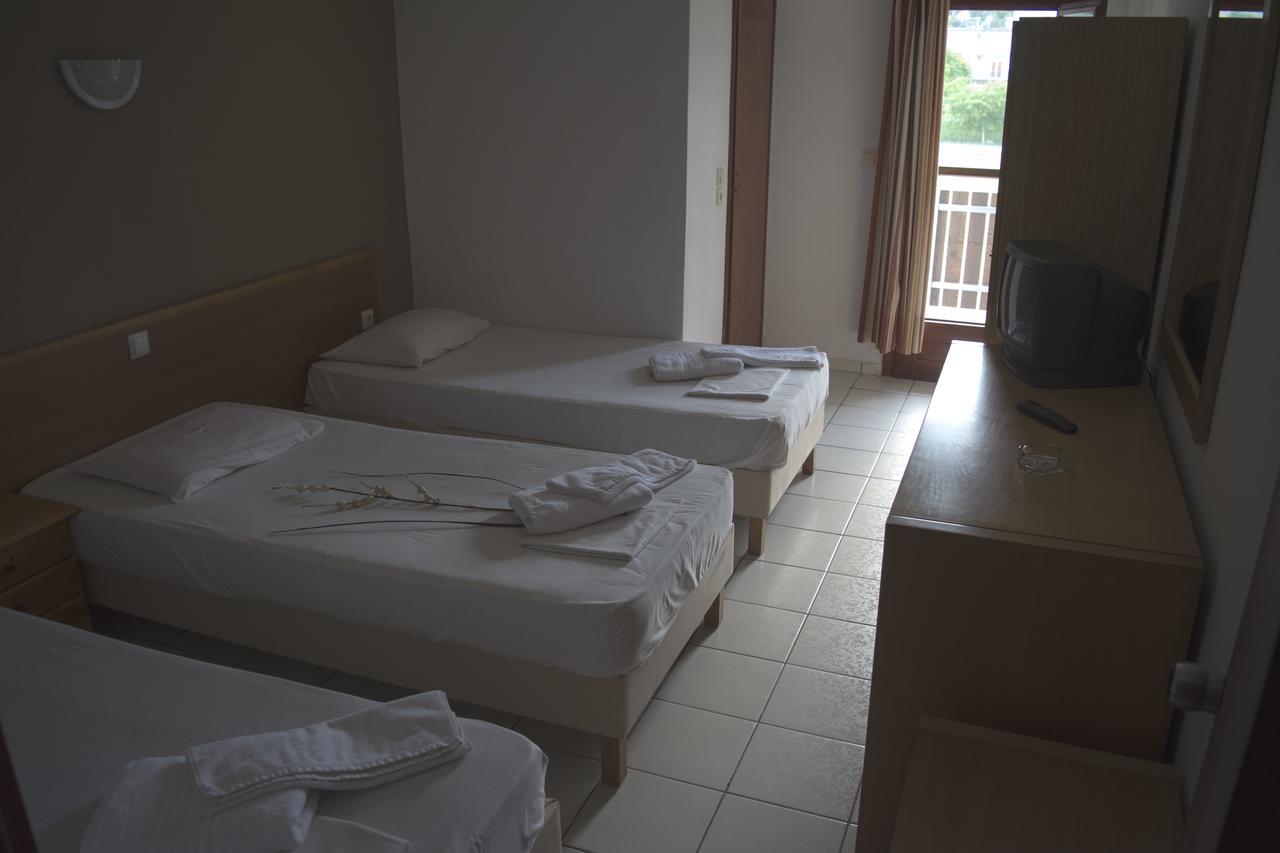 Hotel Paralia Неа Карвали Екстериор снимка